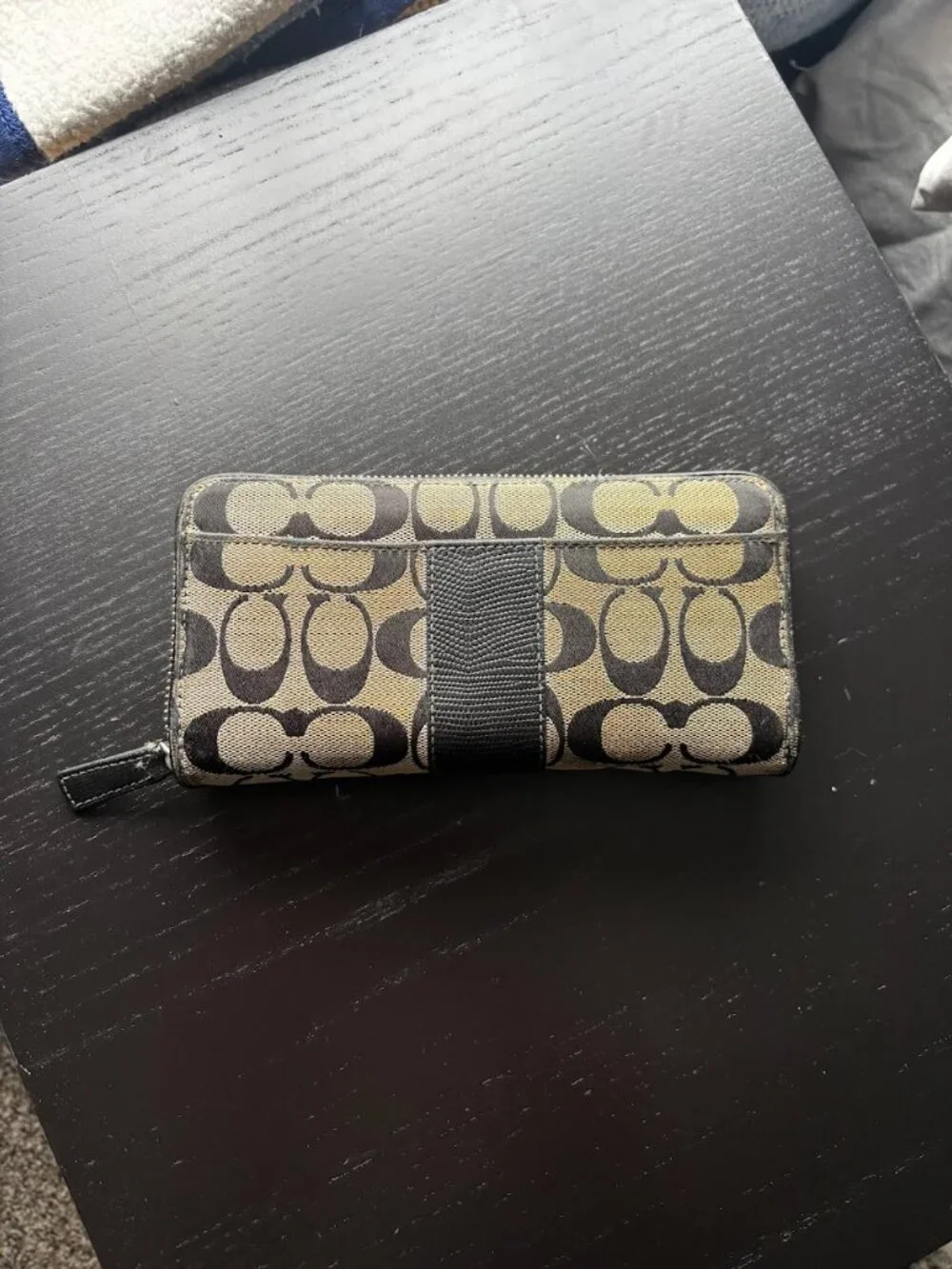 Coach Essential Slim Accordion Zip Wallet